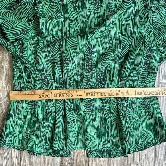 Vtg Womens Kelly Green Shirt Blouse Turtleneck Back Buttons 10‎ Petite Silky - Picture 9 of 11